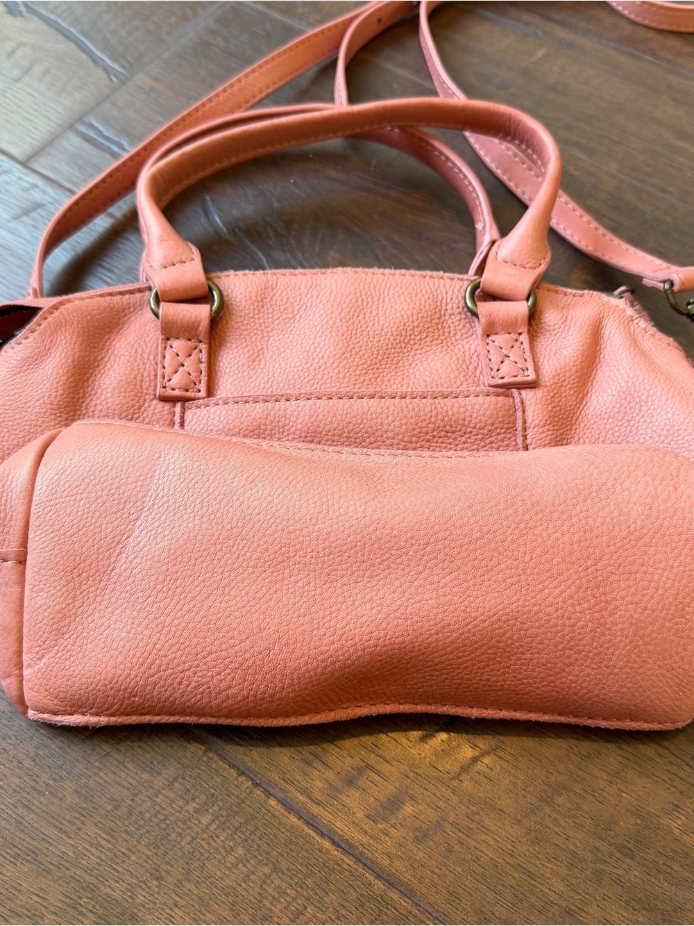 American Leather Co. Coral Pink Leather Shoulder Bag with Crossbody Strap - Picture 3 of 11